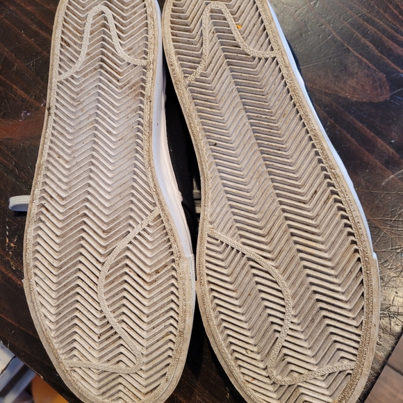 shoes - Picture 3 of 3